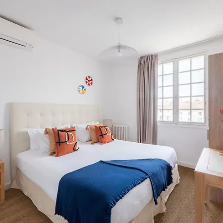 Tour De Nesle Vieux Port 3 Etoiles Отель 3*