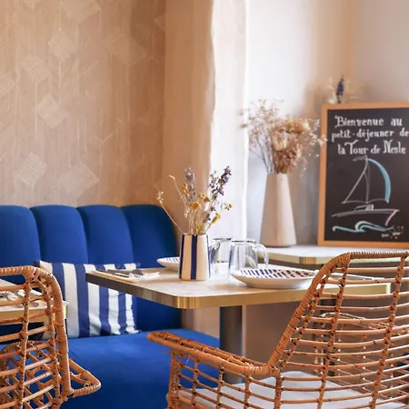 Hotell Tour De Nesle Vieux Port 3 Etoiles