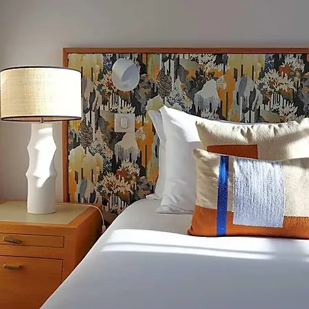 Hotel La Tour De Nesle Vieux Port La Rochelle (Charente-Maritime)