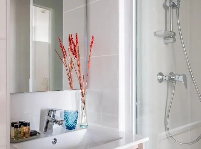 Hotel Tour De Nesle Vieux Port 3 Etoiles 3*